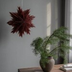 Watt & Veke Závěsná svítící hvězda Oslo Red Ochre 44 cm, červená barva, papír
