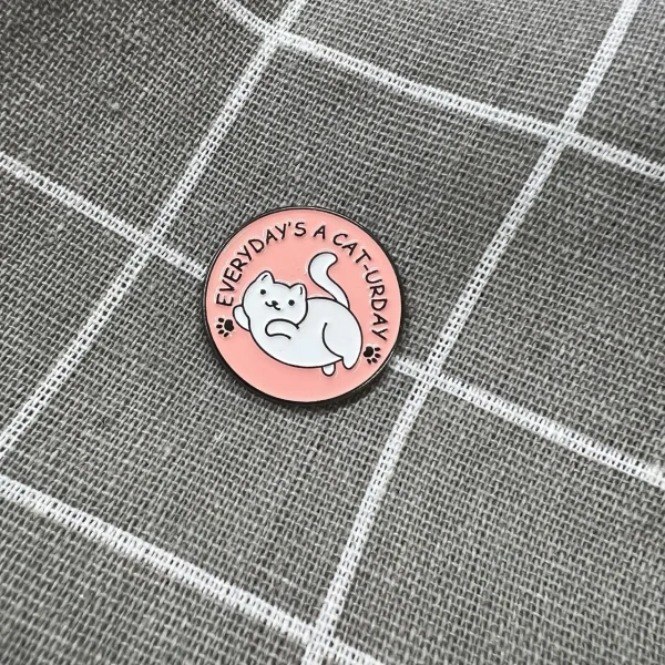 Pinarna.cz Everyday's a cat-urday / Každý den je kočičí den - bílá kočička