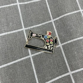 Pinarna.cz Šicí stroj s kytičkami