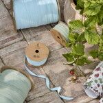 Ib Laursen Bavlněná stuha na špulce Wheat Straw – 5 m, zelená barva, žlutá barva, textil