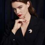 Luxusní brož ve tvaru jednorožce Amalthea, Stříbrná