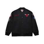 Mitchell & Ness Pánská bunda Chicago Bulls NBA Blackout Satin Jacket Velikost: M