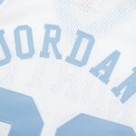 Mitchell & Ness Pánský retro dres North Carolina Tar Heels NCAA Michael Jordan #23 1983-84 Velikost: S
