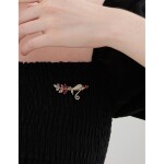 Brož Swarovski Elements Lazy Cat - kočka, Zlatá