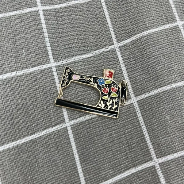 Pinarna.cz Šicí stroj s kytičkami