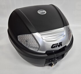 E300Nt2B Tech kufr Givi černý, stříbrné plexi, nové zavírání (Monolock s plotnou), objem 30 ltr.