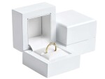 LUNICA Dřevěná dárková krabička na prsten 0592
