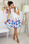 Dámské společenské šaty bez rukávů se skládanou sukní a páskem bílé - Bílá / 40 - Bicotone krémová s květinovým vzorem 36
