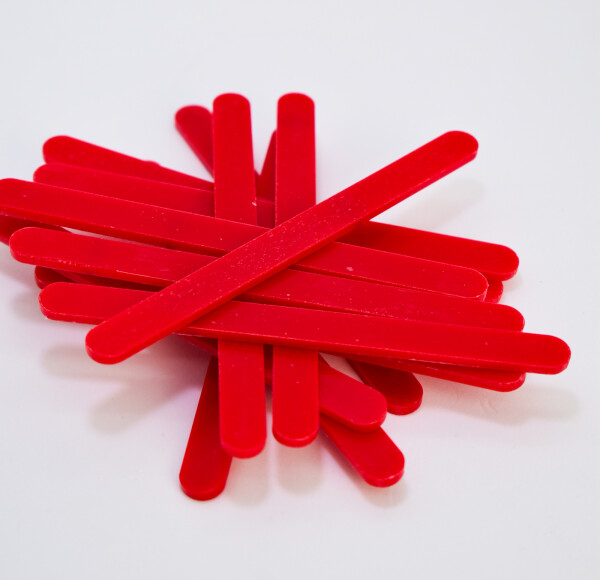 Cake star Akrylatové tyčky na nanuk červená délka 11,5cm (10ks)