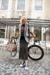 Nákupní taška přes rameno Reisenthel Shopper M Leo macchiato