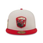 New Era Pánská kšiltovka Tampa Bay Buccaneers NFL 2023 Salute to Service 59FIFTY Fitted Velikost: 7 3/8