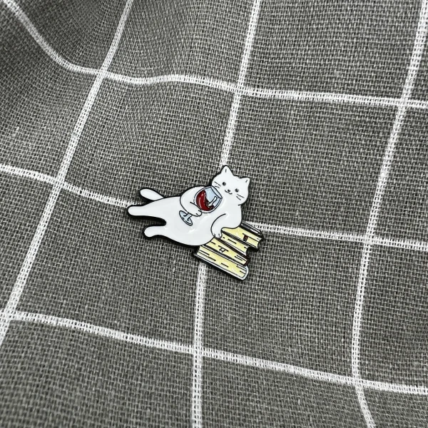 Pinarna.cz Kočička s vínem a knihami