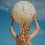 Konges Sløjd Nafukovací míč pro děti Navy Dots Ø 40 cm, krémová barva, plast