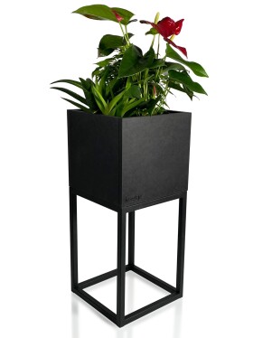 DumDekorace Černý minimalistický kovový květináč 22X22X50 cm