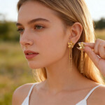 Náušnice s květinovým motivem Suzanne - chirurgická ocel, Zlatá