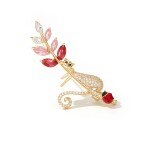 Brož Swarovski Elements Lazy Cat - kočka, Zlatá