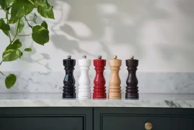 ColeMason London Mlýnek na sůl - černá lesklá / výška 18 cm / bukové dřevo / keramický mechanismus (H233096)