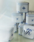Royal Copenhagen Porcelánová mini dóza Bonbonniere Alphabet – J, bílá barva, porcelán
