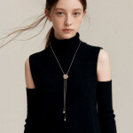 Dlouhý náhrdelník (sweater chain) květ Kamélie, Vintage 85 cm