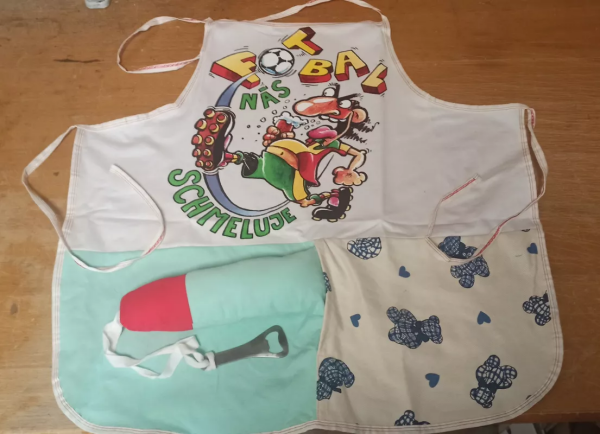 Ptakoviny.cz Zástěra s otvírákem - Fotbal nás schmeluje