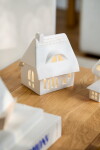 Räder Porcelánový svícen domeček Thatch Large, bílá barva, porcelán