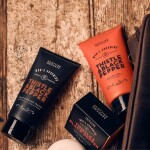 SCOTTISH FINE SOAPS Pánský mycí gel na pleť a vousy Thistle & Black Pepper 150 ml, černá barva, plast