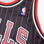 Mitchell & Ness Pánský dres Chicago Bulls NBA Steve Kerr #25 1995-96 Swingman Pinstripe Velikost: L