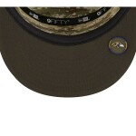 New Era Pánská kšiltovka Baltimore Ravens NFL 2025 Salute to Service 9FIFTY Split Panel Trucker Snapback