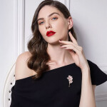 Brož ve tvaru dvou rozkvetlých květů Adéle, Zlatá