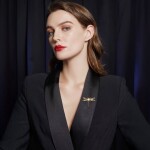 Brož ve tvaru vážky s opálem Théa, Zlatá