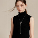 Dlouhý náhrdelník (sweater chain) Nevia - motýl, zirkony, Stříbrná 75 cm
