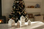 Räder Porcelánový svícen Gingerbread House, bílá barva, porcelán