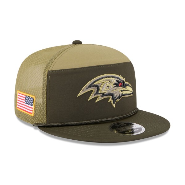 New Era Pánská kšiltovka Baltimore Ravens NFL 2025 Salute to Service 9FIFTY Split Panel Trucker Snapback