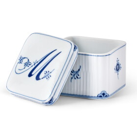 Royal Copenhagen Porcelánová mini dóza Bonbonniere Alphabet – M, bílá barva, porcelán