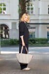 Nákupní taška přes rameno Reisenthel Shopper M Summerstripes coffee