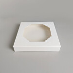 Cake star krabička bílá s okénkem nízka 20x20x3,5cm