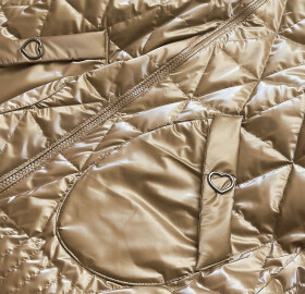 Zlatá dámská bunda kapucí Zlatý model 15234724 6&8 Fashion