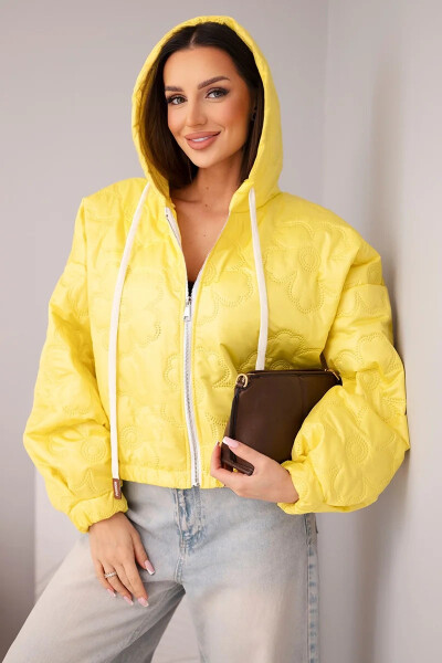 Dámská prošívaná bunda s kapucí a ozdobným květinovým ražením žlutá UNI