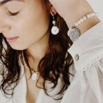 Perlové náušnice Eudora - starožitná mince, sladkovodní perla, Stříbrná Bílá