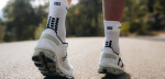 Běžecké kompresní ponožky Compressport Pro Racing Socks v4.0 Run High - White/Black Velikost: EU 45-48