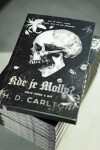 Kde je Molly? - H. D. Carlton