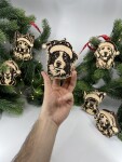 Vánoční baňka psa se Santa čepicí Plemeno: Jezevčík