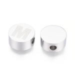 Korálek z nerezové oceli - placička s písmenem - různé varianty - 10 x 4,5 mm - 1 ks Písmena: E