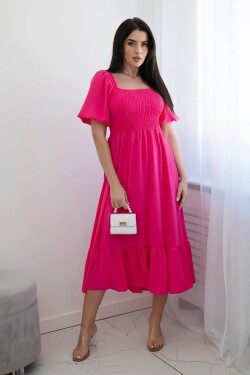 Šaty s řaseným výstřihem růžové