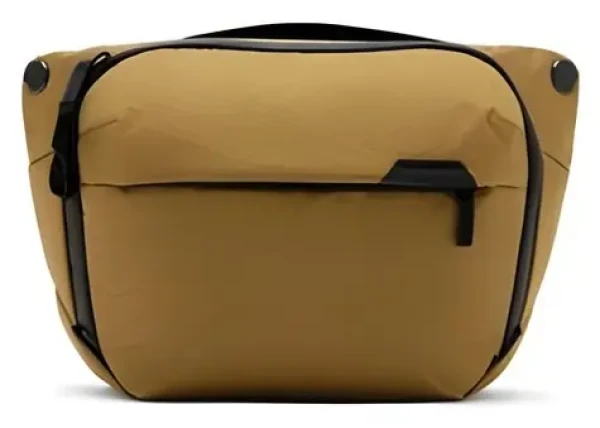 Peak Design Everyday Sling 6L v2 Coyote (pískově hnědá) / Brašna na fotoaparát / objem 6 litrů (BEDS-6-CY-3)