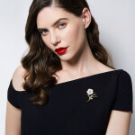 Luxusní brož s perleťovým květem a třpytivými zirkony, Zlatá