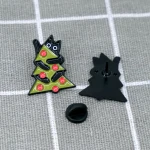 Pinarna.cz Černá kočička kolem vánočního stromečku