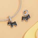Elenys Knírač – stříbrný přívěsek pozlacený 18K bílým a černým zlatem