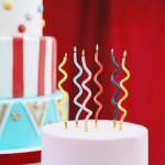 PartyDeco Svíčky kroucené Duha 14 cm 12 ks