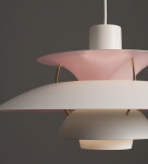 Louis Poulsen Závěsná lampa PH 5 White/Pale rose – výroční edice, růžová barva, bílá barva